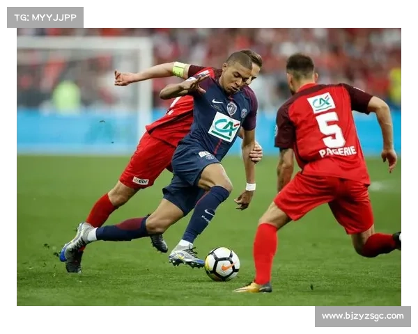 姆巴佩如何通过战术革新引领巴黎圣日耳曼走向新时代的进攻与防守平衡